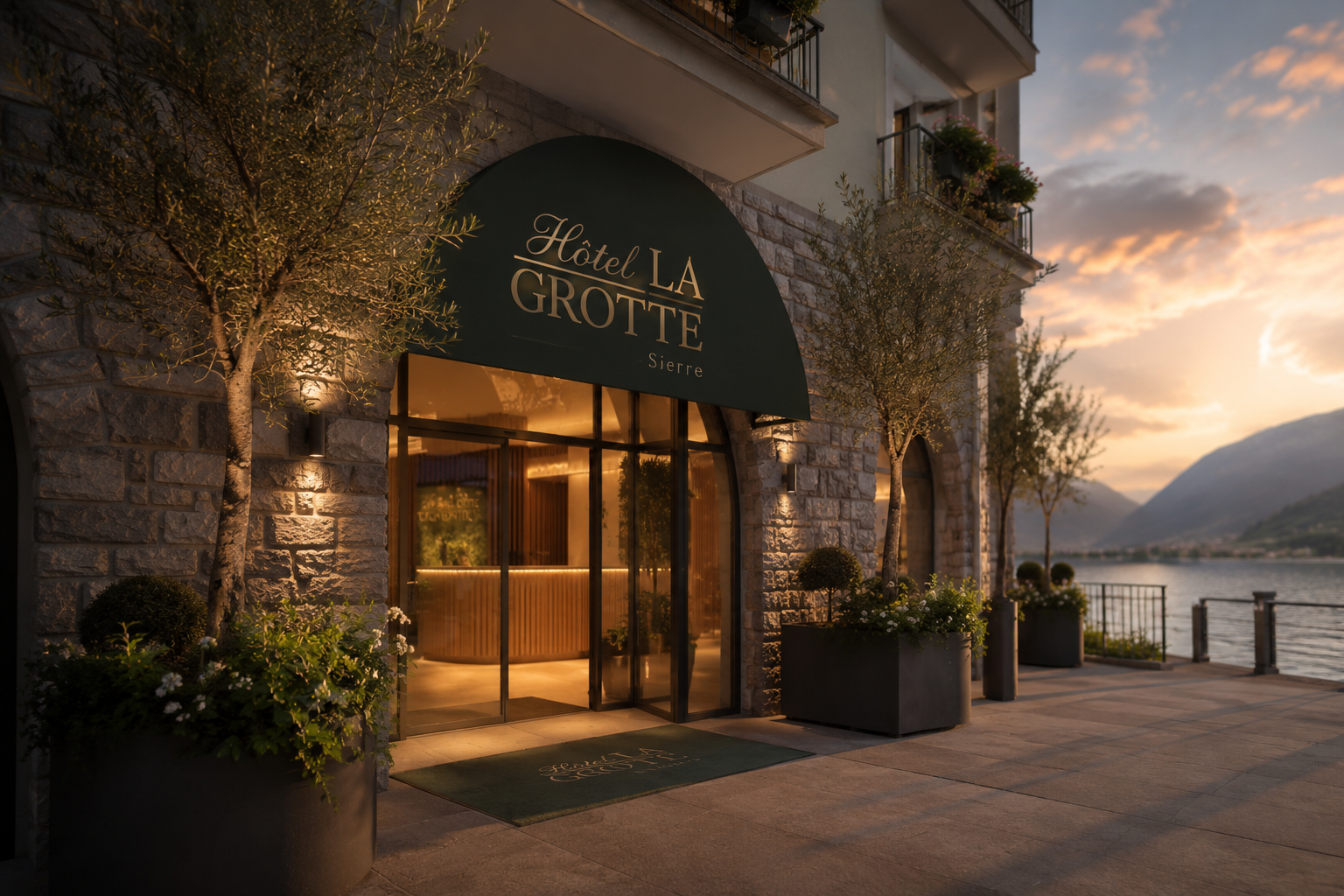 Entrée du restaurant La Grotte au coucher du soleil, avec ses lumières chaleureuses, sa façade en pierre et sa vue sur le lac.