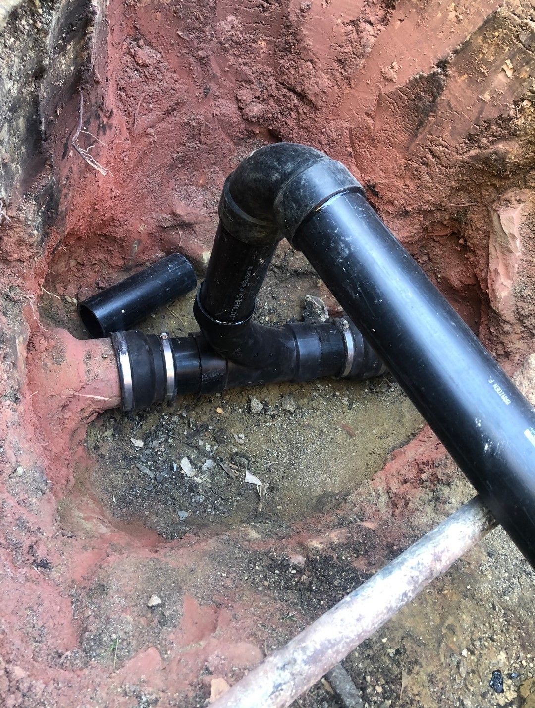 A bunch of pipes are hanging on a wall.