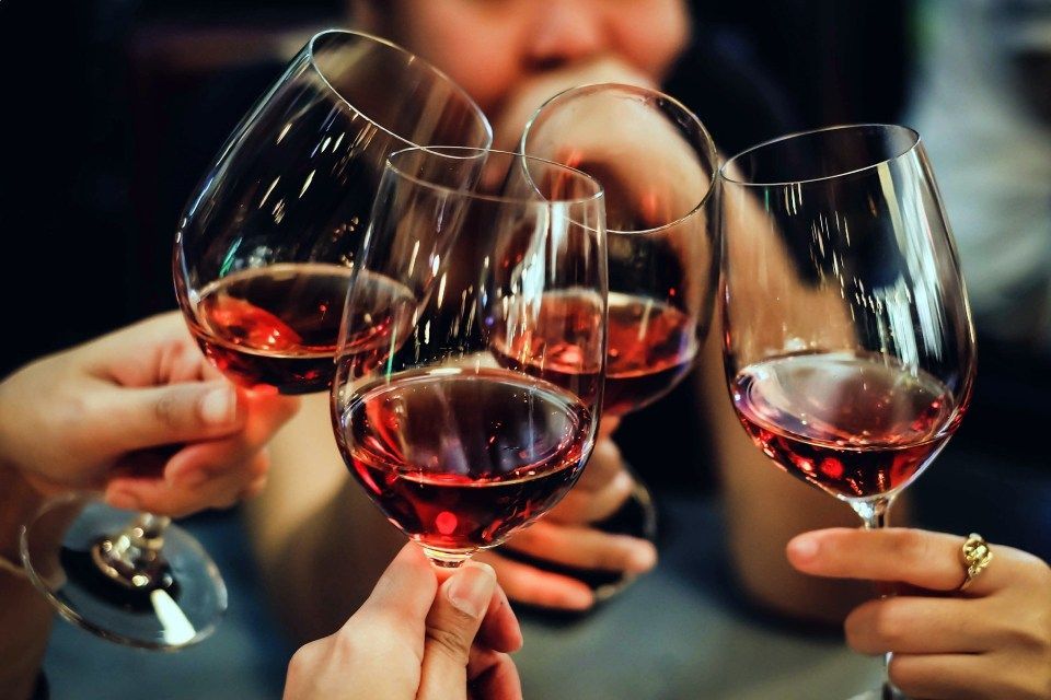 brindisi con vino