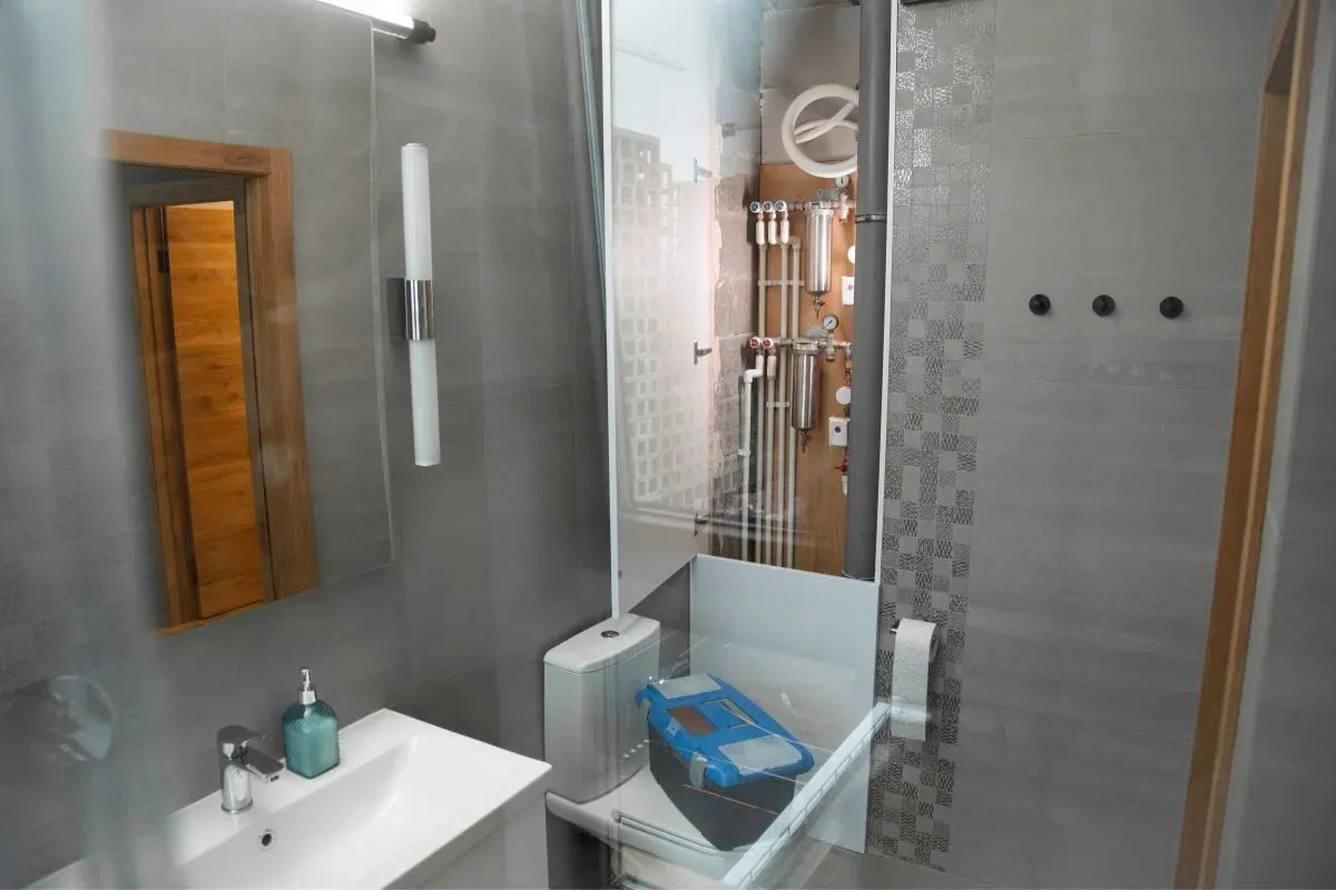 walk-in shower vs bathtub