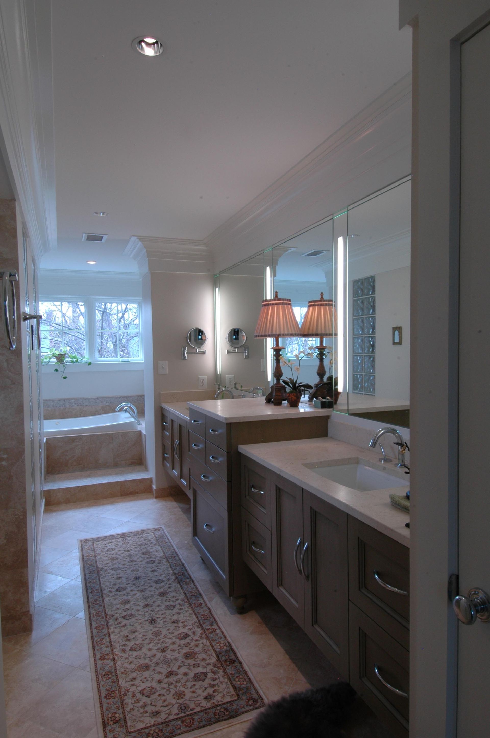A bathroom with two sinks and a bathtub