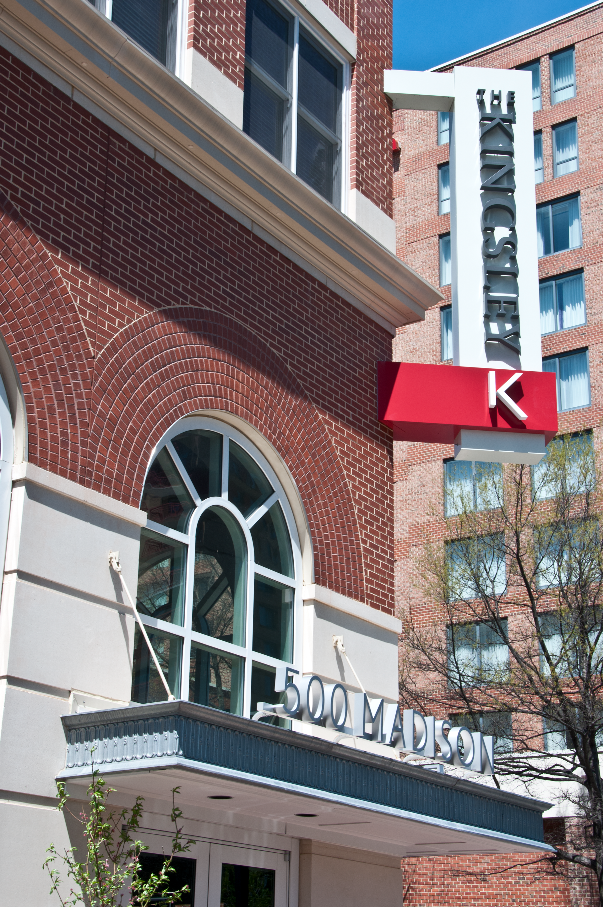 A brick building with a sign that says king club