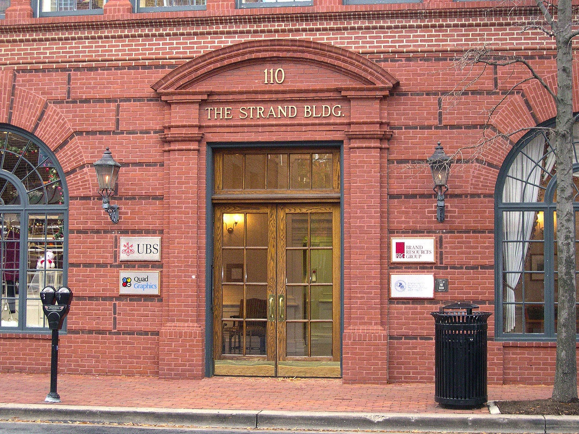 A brick building with the number 10 on it