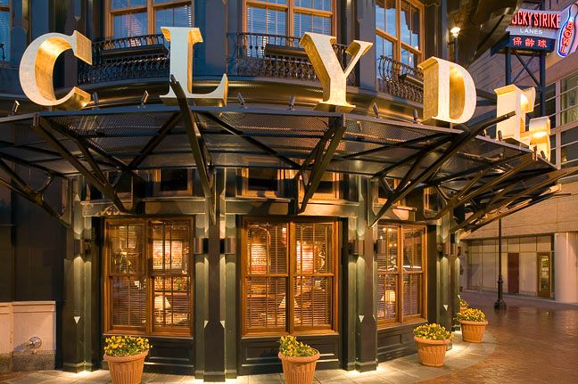 A large building with the word clyde on it