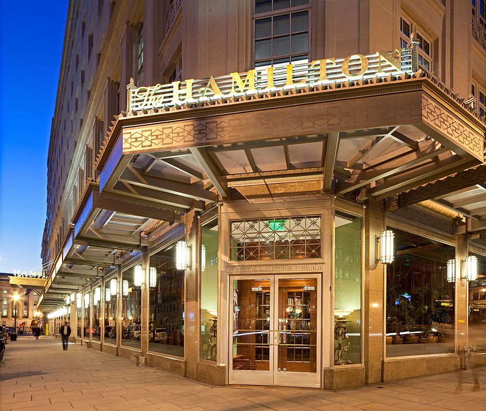 A large building with the word bellamy on it