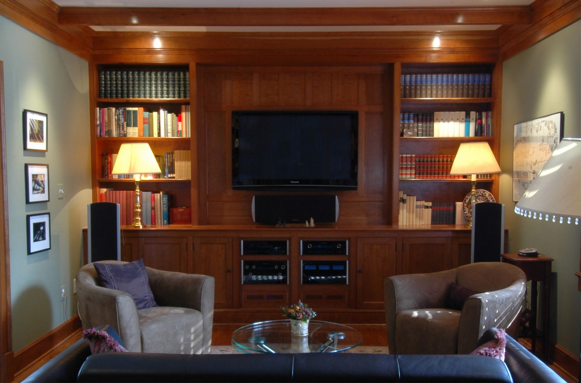 A living room filled with furniture and a flat screen tv