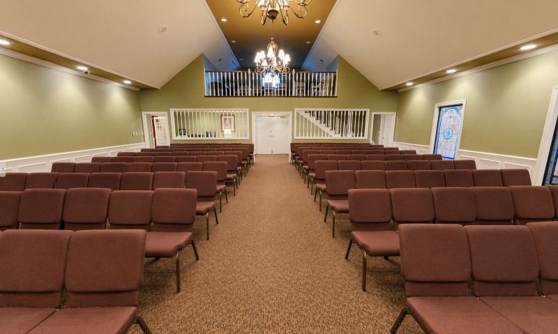 Tribute for Bellevue, TN Funeral Service with peach roses in a warm chapel setting