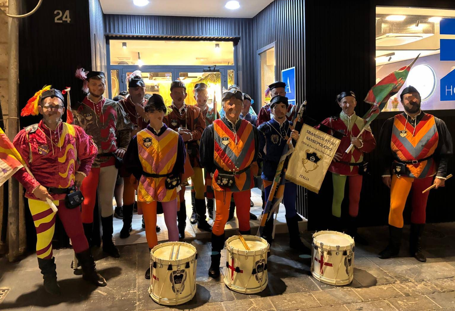hostel-nixar-folklore-almeria-grupo