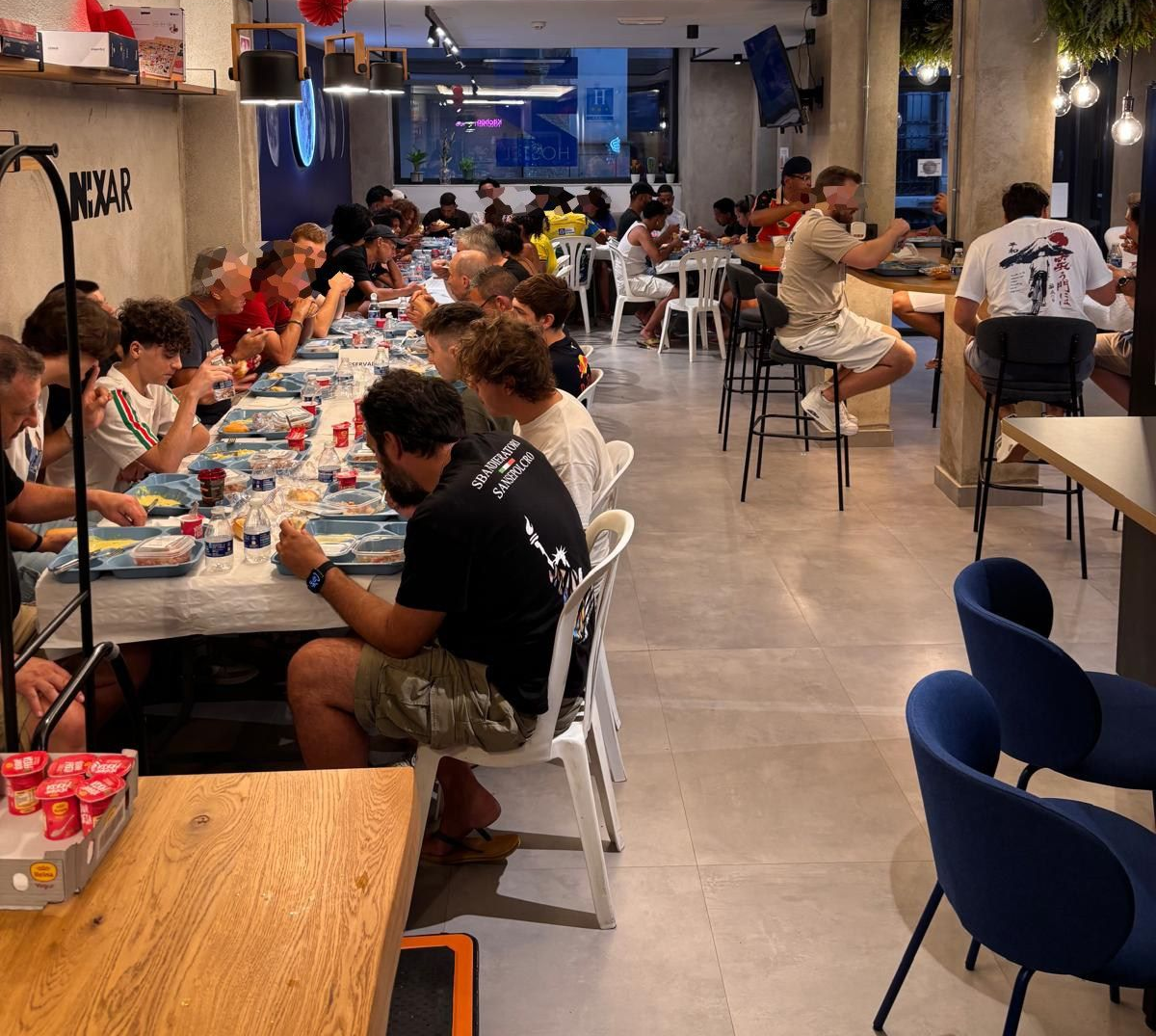 hostel-nixar-centro-almeria-comida grupal