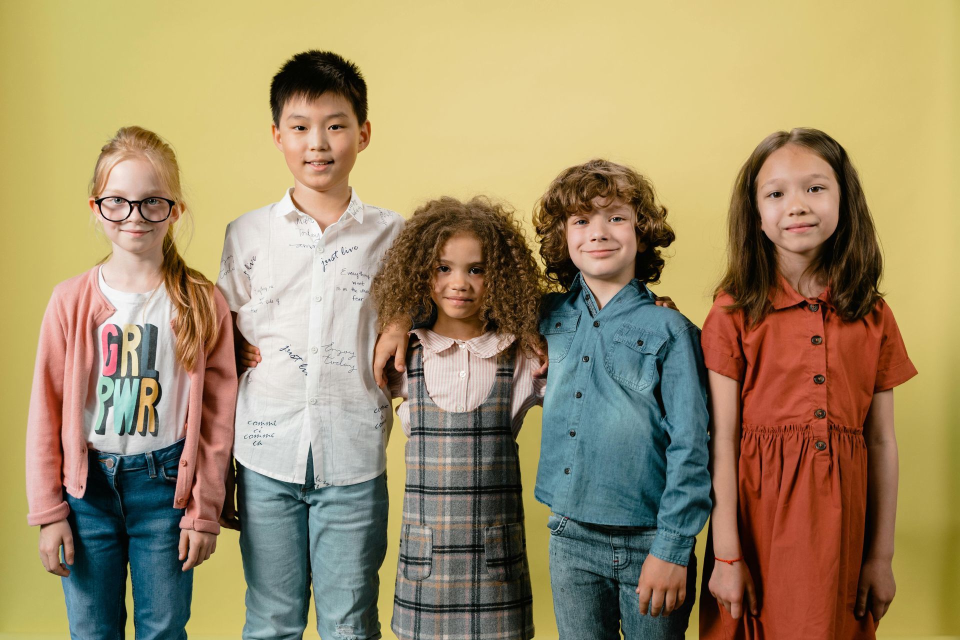 Kinderen van verschillende etnische afkomsten