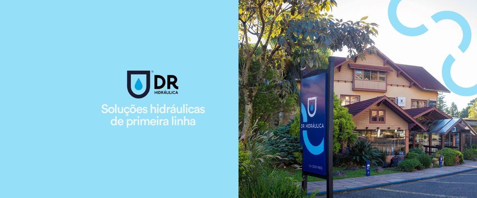 casa com uma placa na frente.