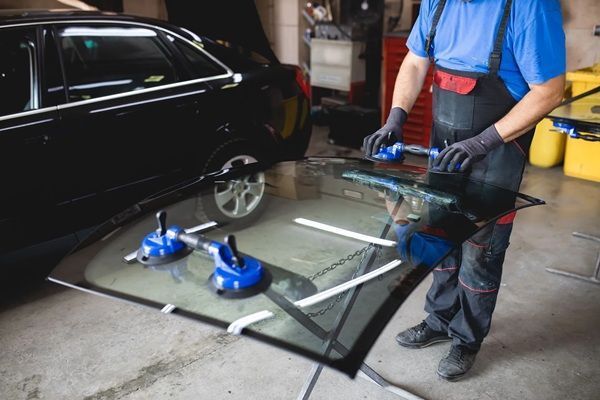 What to Expect From Auto Glass Replacement: A Complete Guide