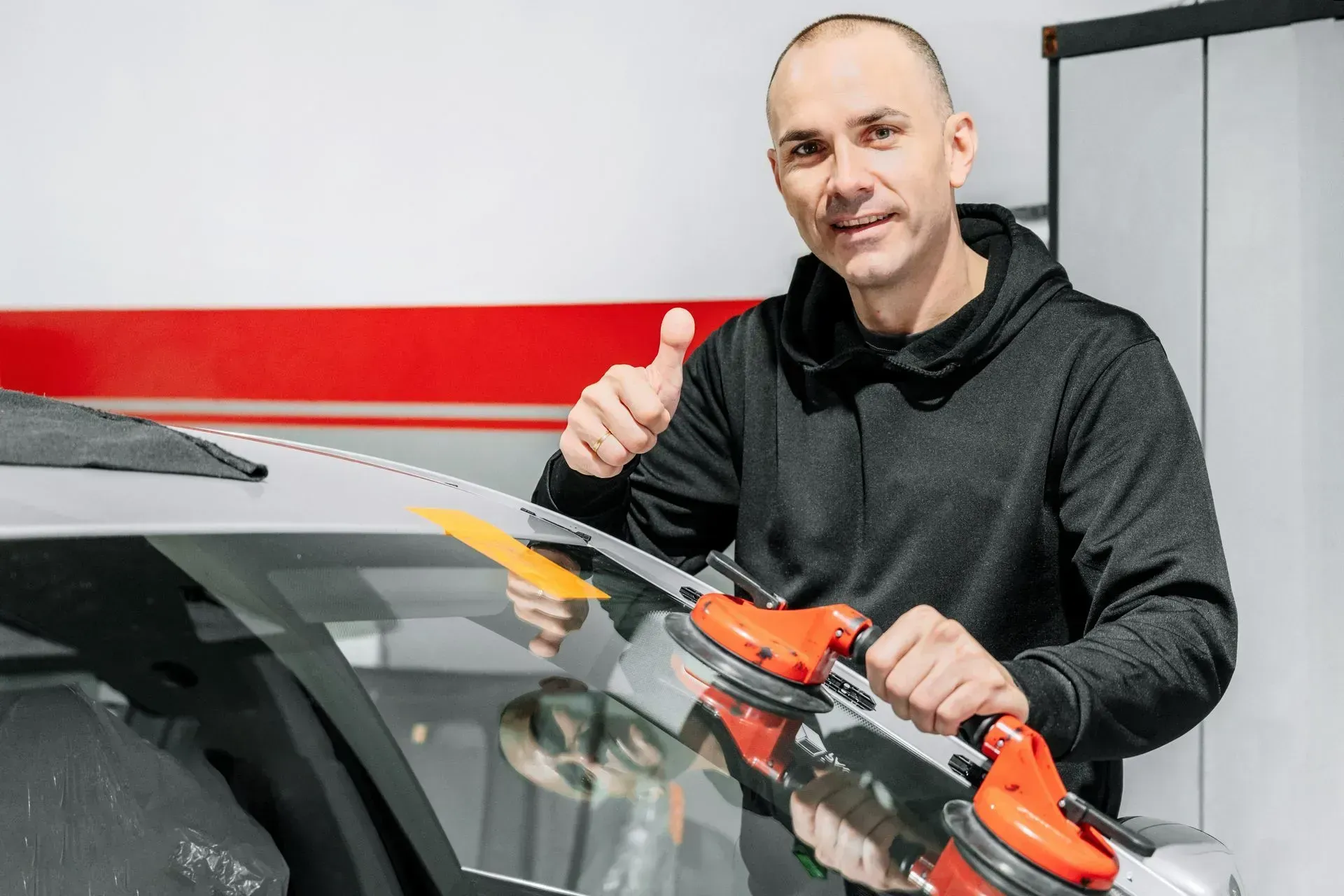 Installing a New Car Windshield