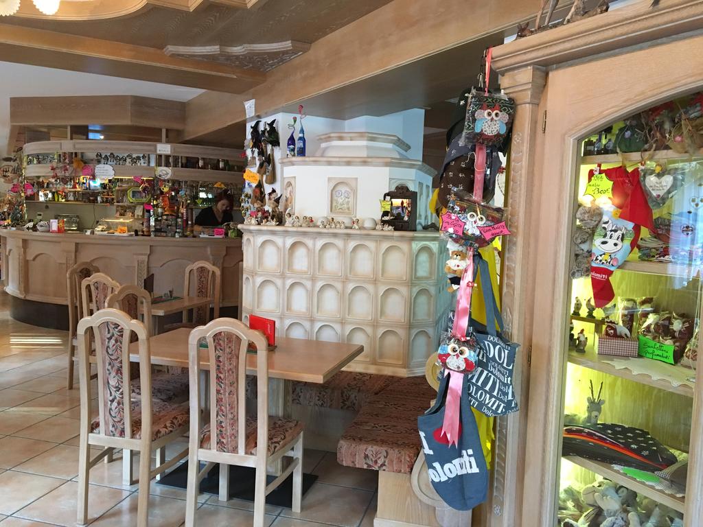 bar