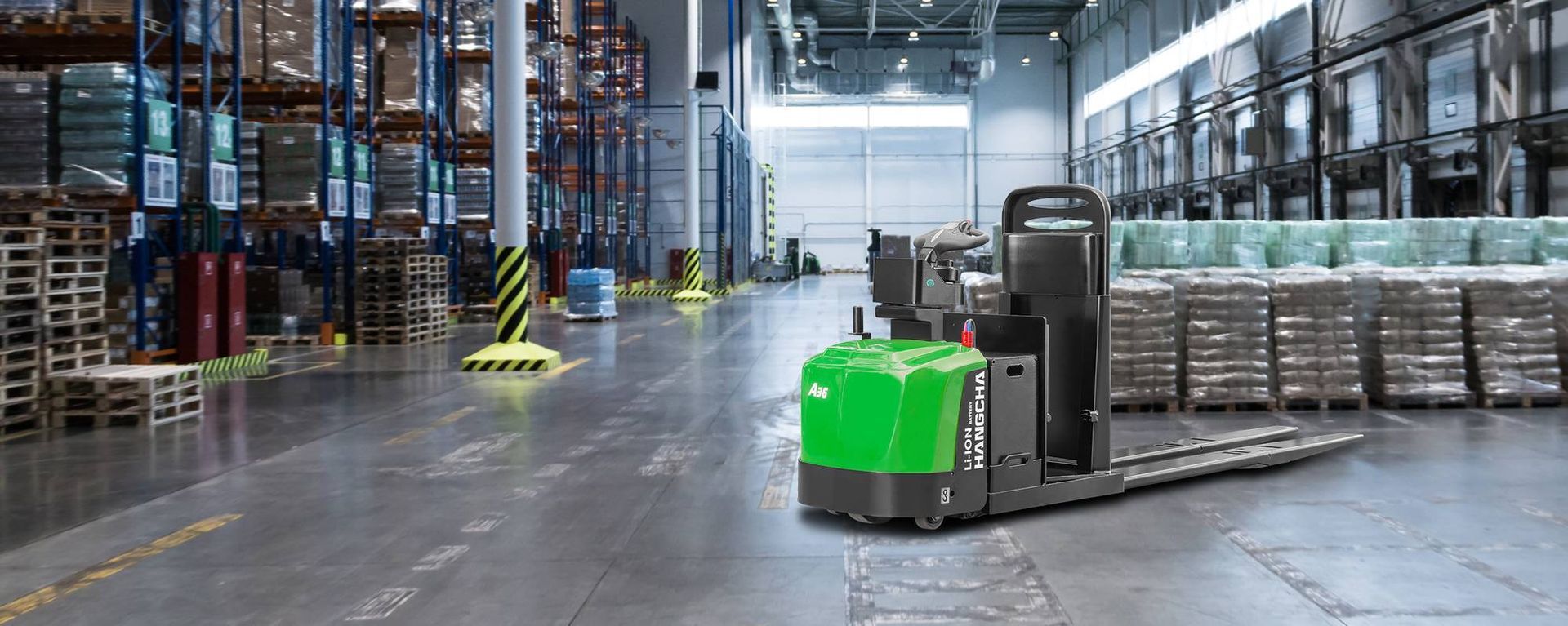 Transpalette électrique vert et noir avec symbole de batterie Li-ion.