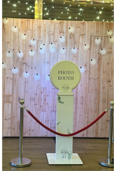 Clock Barn Hampshire Wedding Inspiration | Sarah & James’ Rustic Barn Wedding with Photo Booth