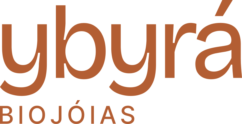 Logotipo marrom da “ybyrá” com o texto “BIOJÓIAS” abaixo.