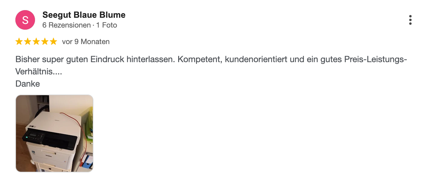Rezension mit Text und Foto einer weißen Maschine.