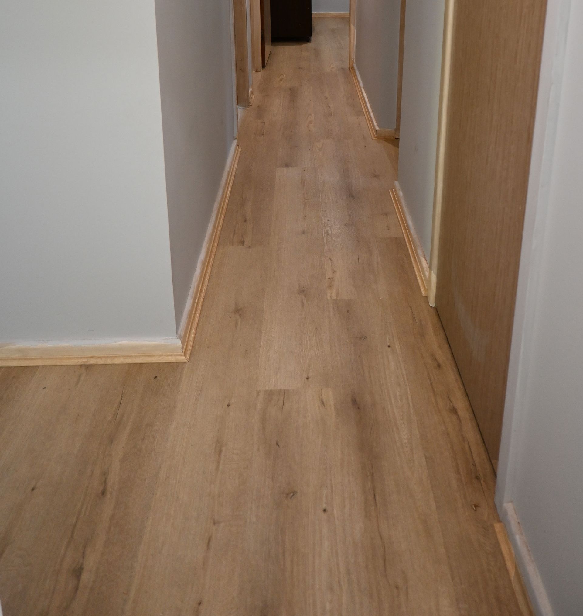 Modern Bathroom With Hybrid Flooring — Flooring Supply & Installation In Port Macquarie, NSW Modern Bathroom With Hybrid Flooring — Geoff Thompson's Independent Flooring Centre In Port Macquarie, NSW