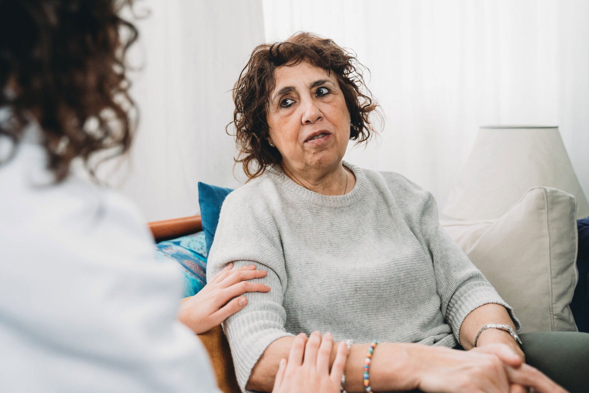 Comforting The Senior Woman | Oak Lawn, IL | HIBERNIAN HOME CARE
