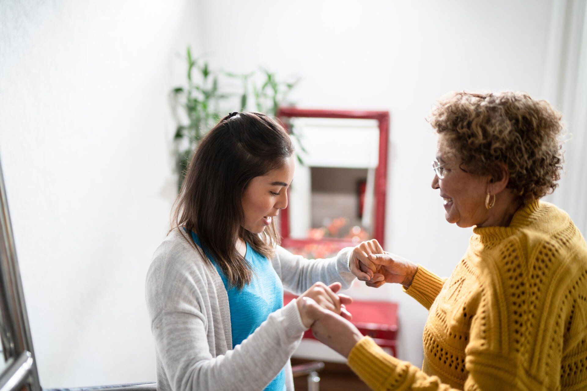 Supporting Patient Walking | Oak Lawn, IL | HIBERNIAN HOME CARE Supporting Patient Walking | Oak Lawn, IL | HIBERNIAN HOME CARE