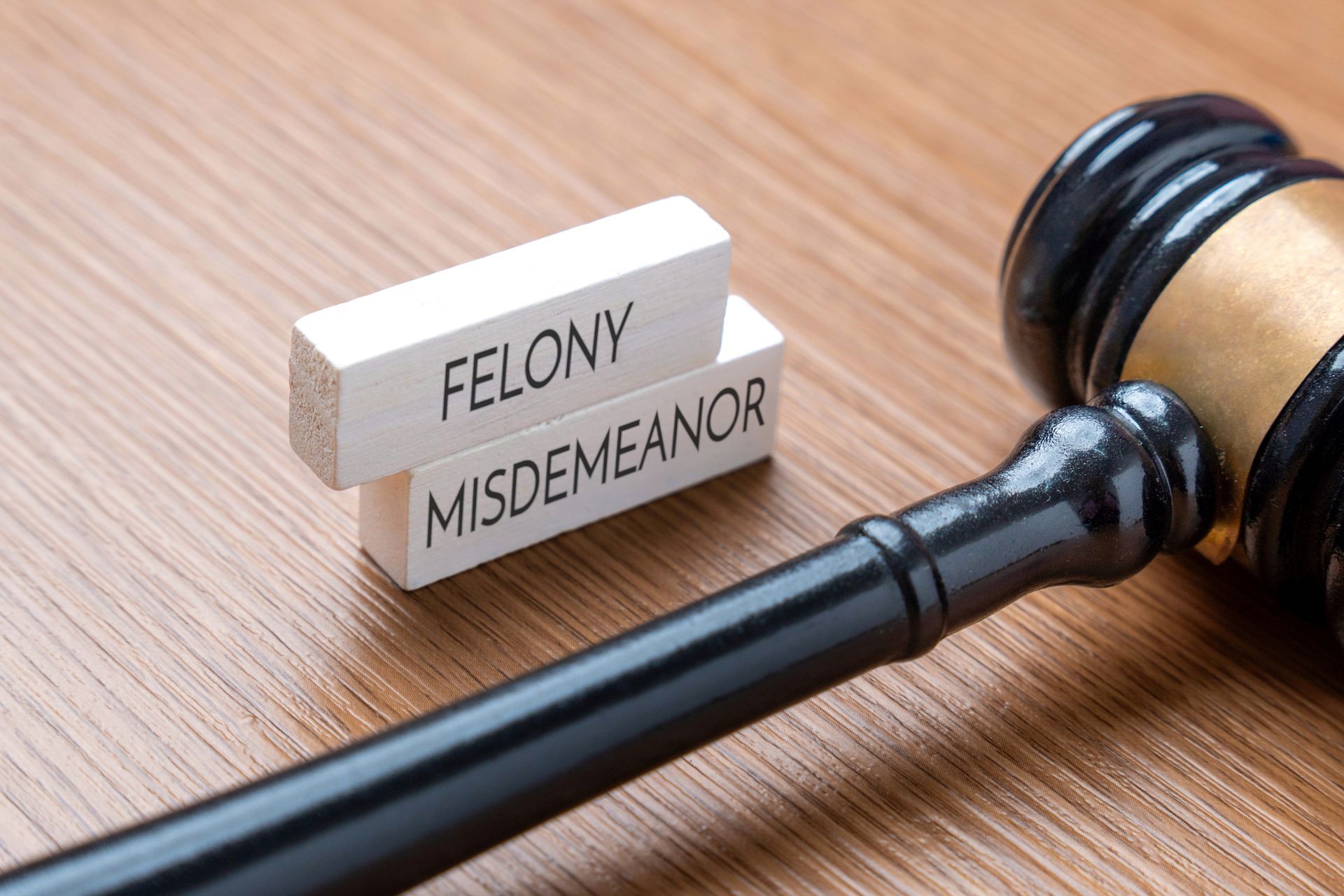 judge’s gavel next to wooden blocks labeled Felony and Misdemeanor
