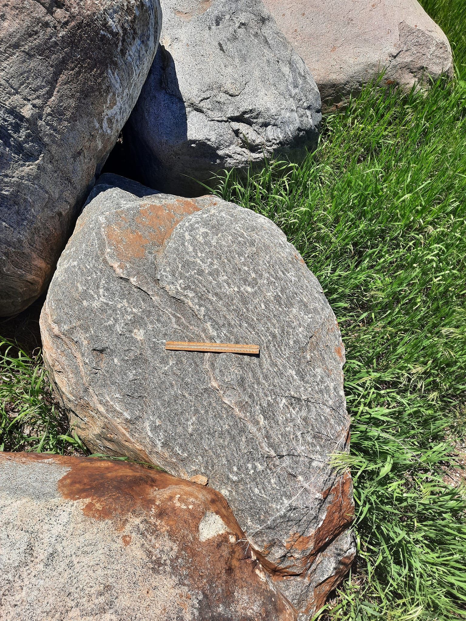 Oversized decorative landscape boulder for retaining wall and landscape projects in Larchwood, Iowa