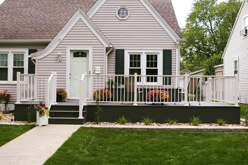 Landscape | Flowers| Waterloo IA | Professional Lawn Care
