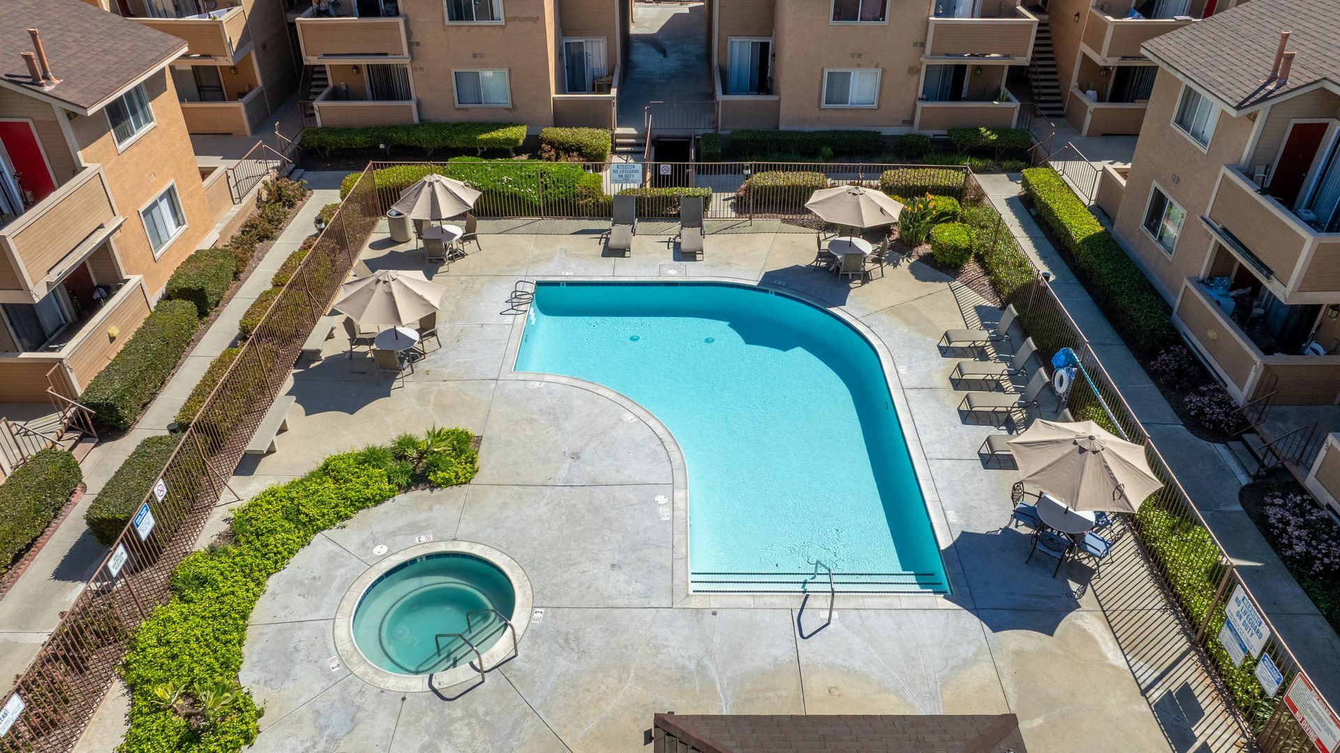 Overhead view of swimming pool and hot tub