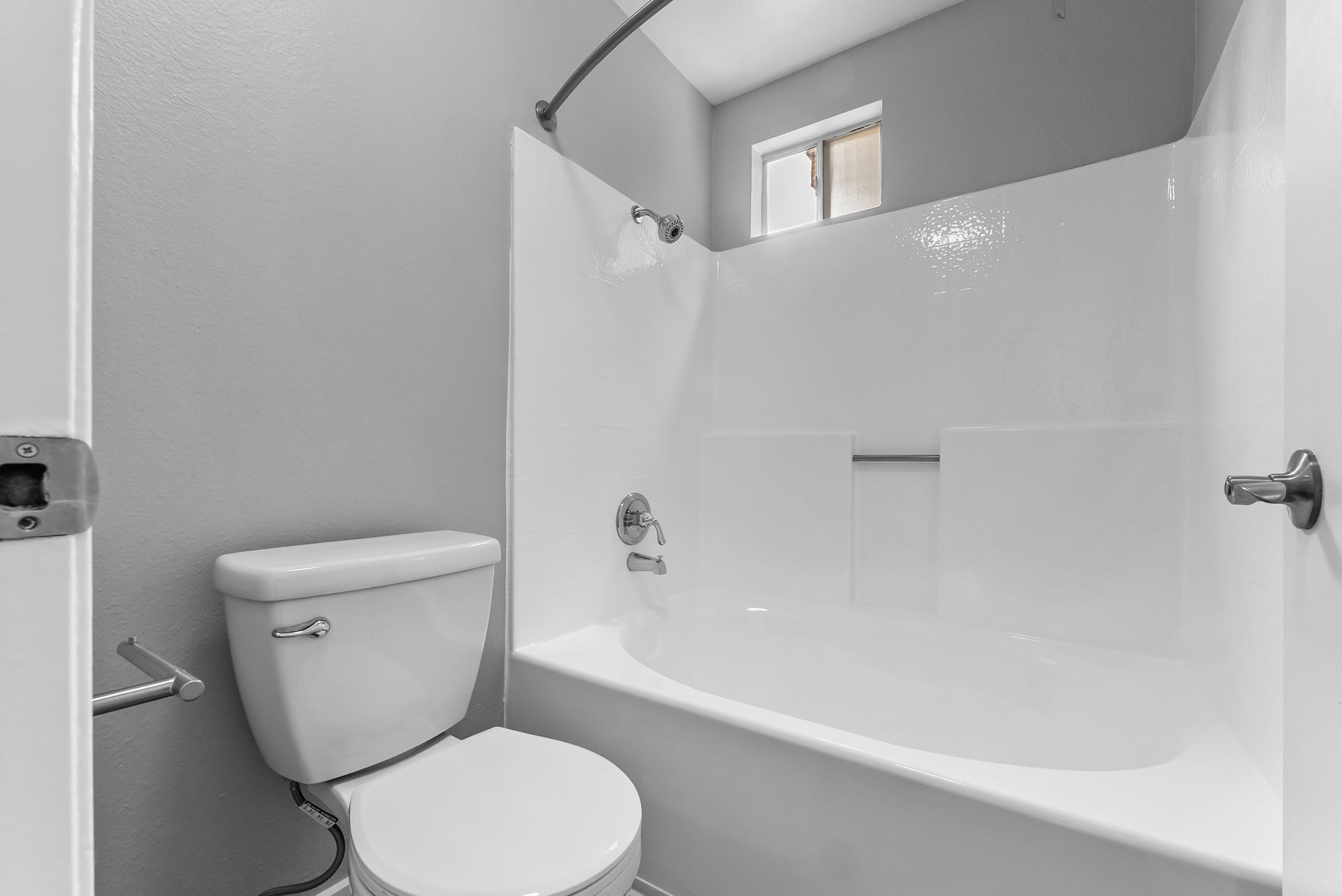 bathroom with toilet and shower-tub