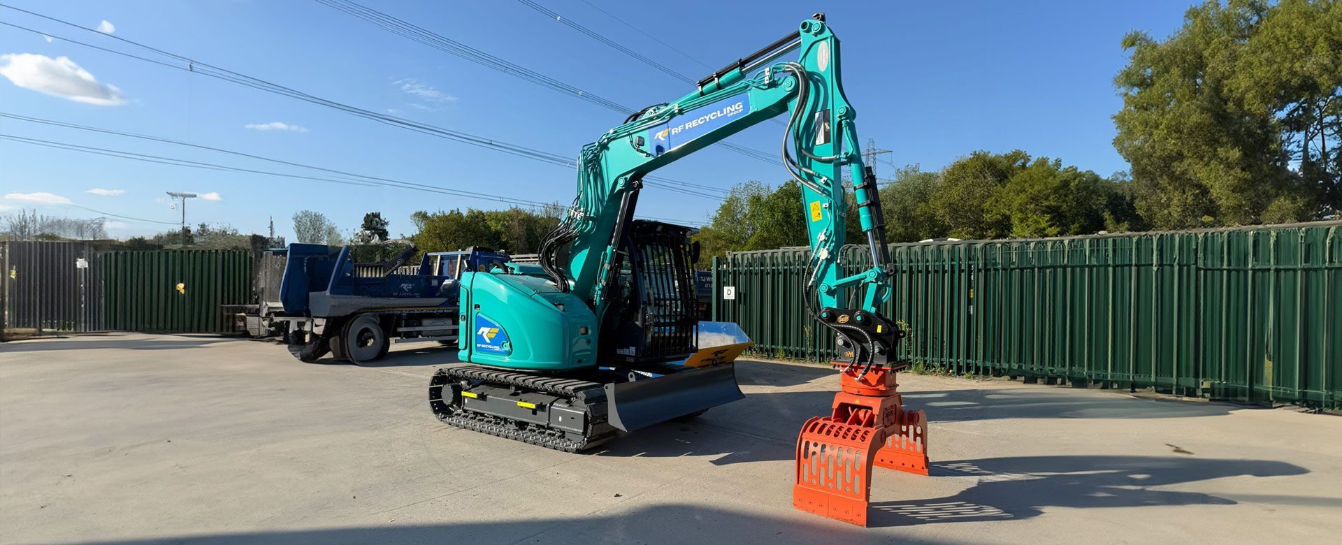 New kobelco grab digger at RF Recycling Group in Wiltshire