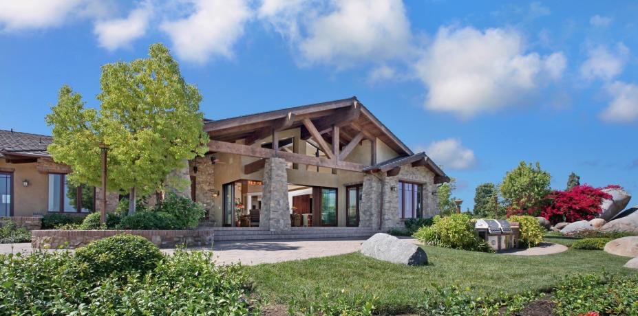 Exterior of a craftsman house in San Diego designed by Studio 6 Architects