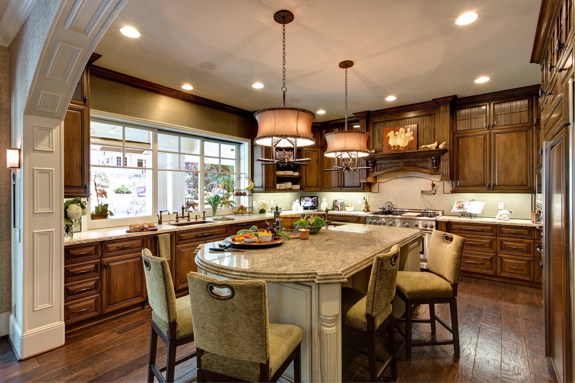entryway of traditional home in Laguna Hills, CA designed by Studio 6 Architects