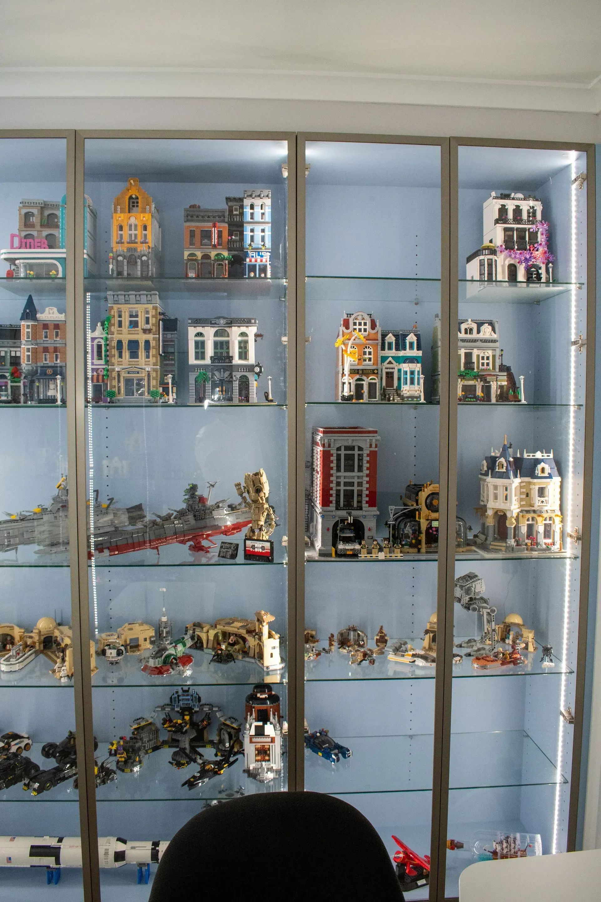 A display case filled with lots of lego buildings