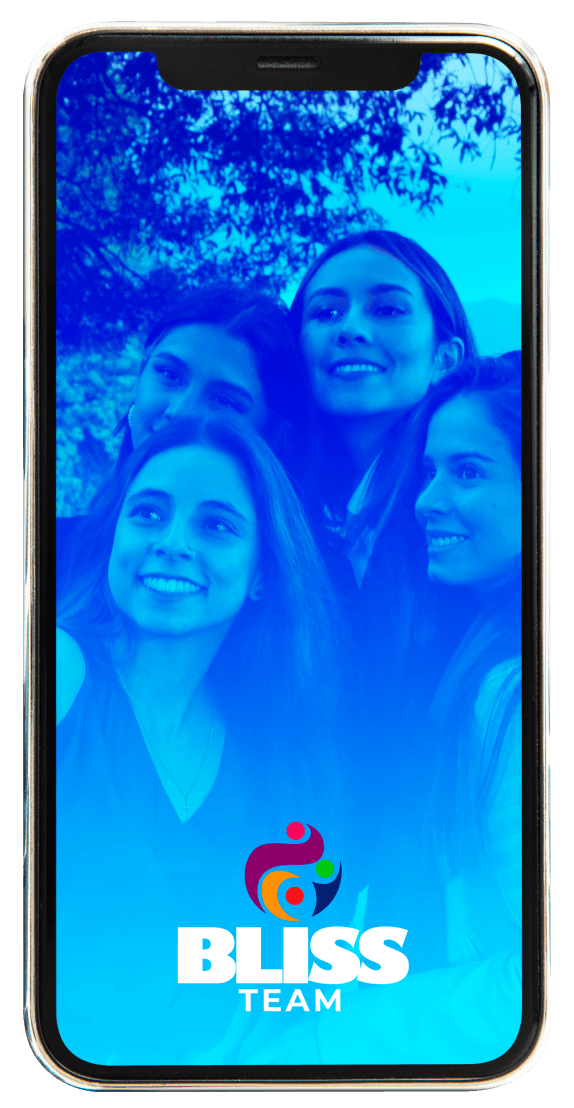 Un teléfono celular con una imagen de cuatro mujeres en la pantalla.