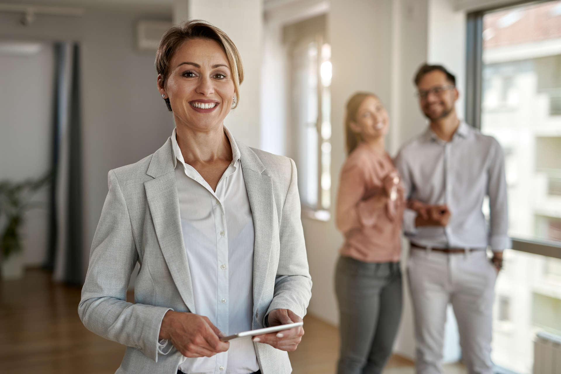 how much do real estate agents make