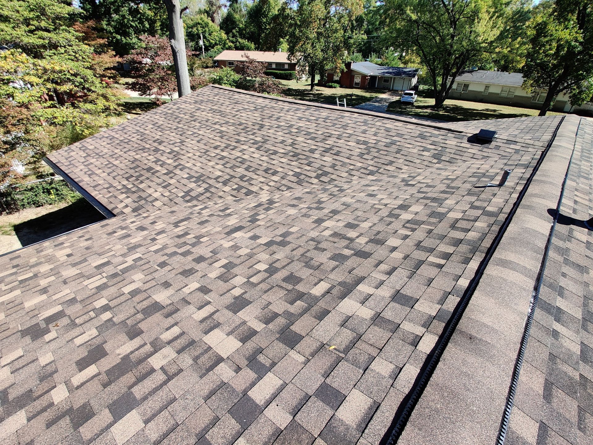 IKO Dynasty architectural shingles on a roof in the color Brownstone.