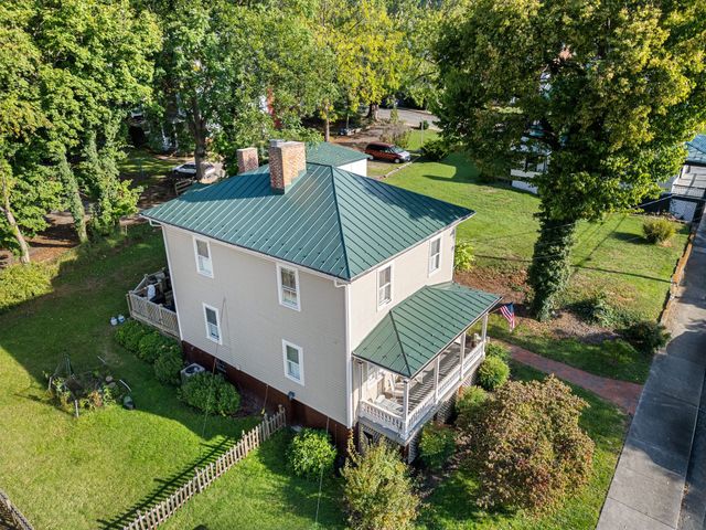 Green metal roof and matching porch roof in Staunton, VA