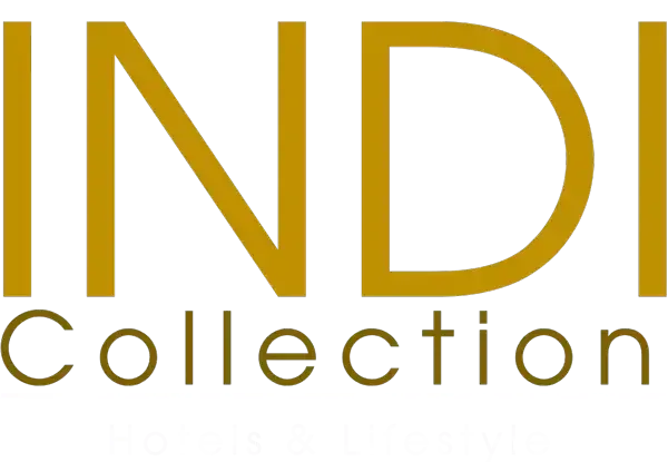 Logo della collezione INDi in caratteri dorati. 