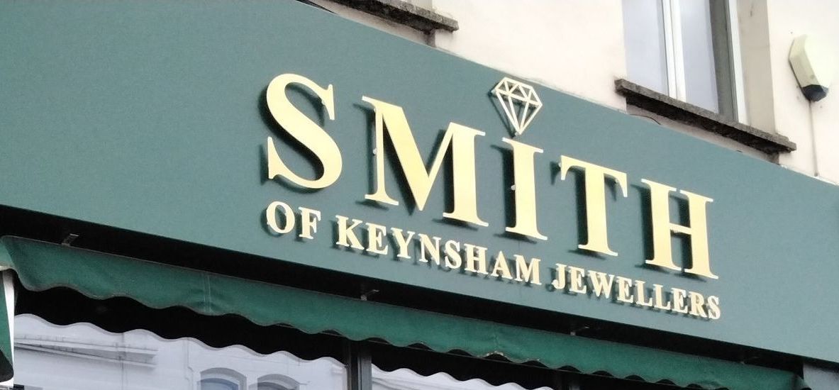 A green sign for smith of keynsham jeweller 's