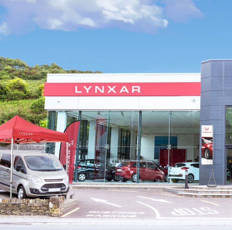 N3 Display Graphics | A lynxar car dealership with cars parked outside