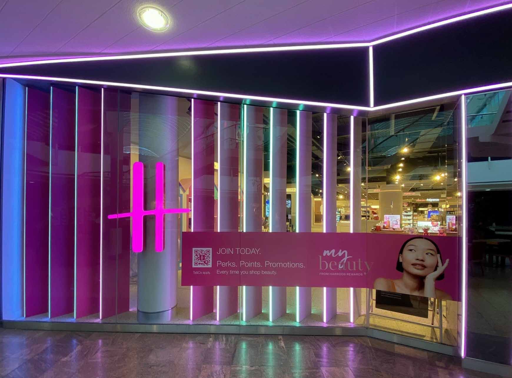 A store front with a sign that says ' my beauty ' on it