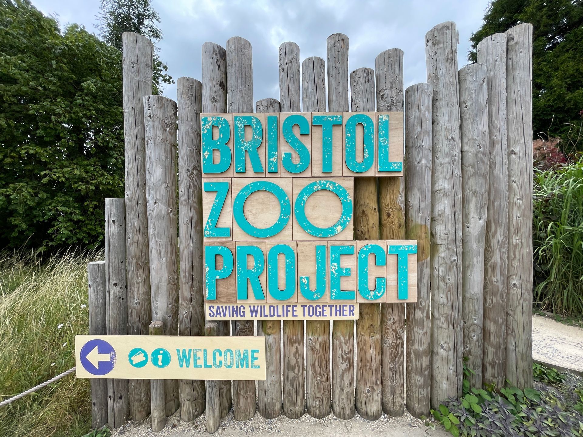 A wooden sign that says bristol zoo project on it