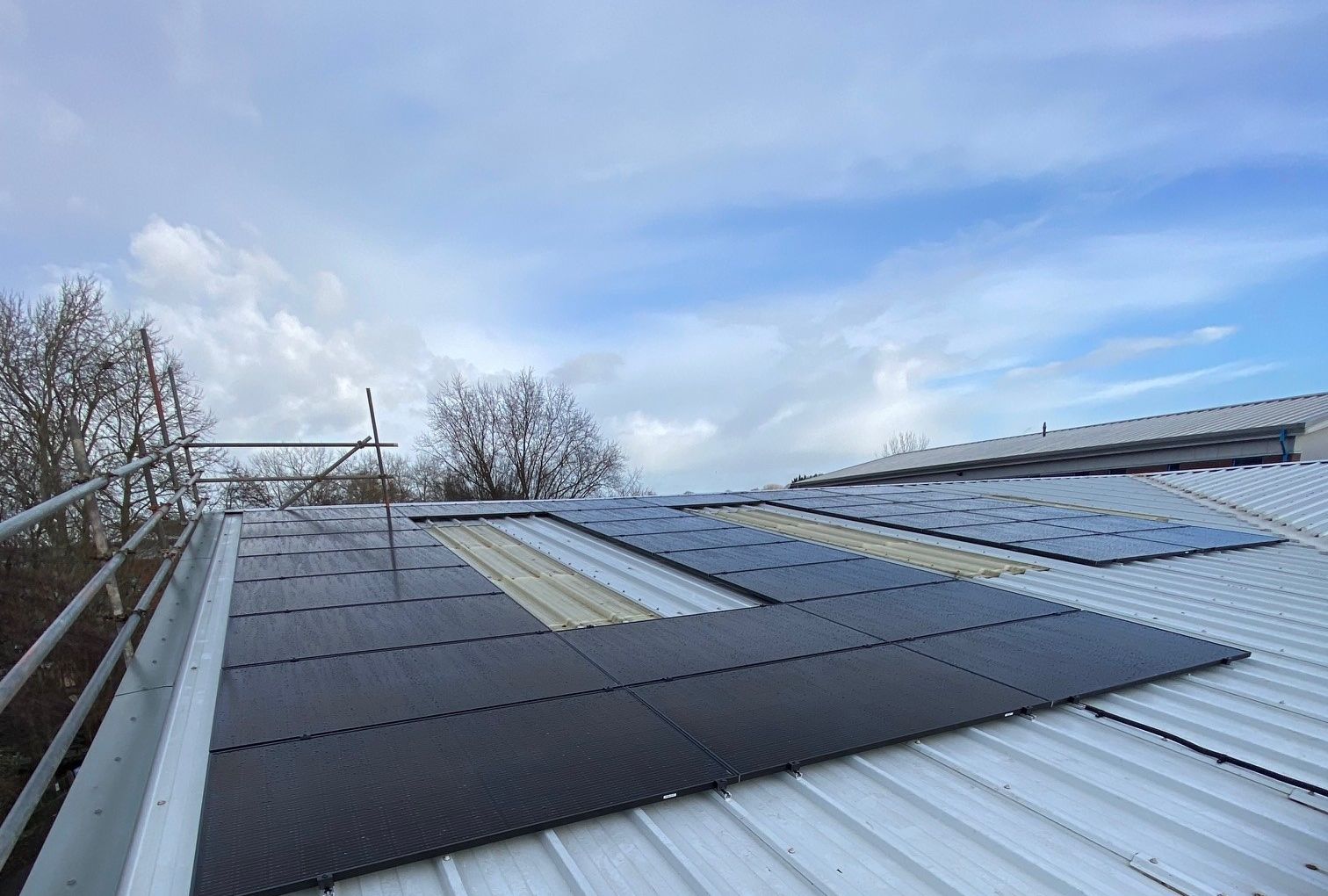 A roof with a lot of solar panels on it.