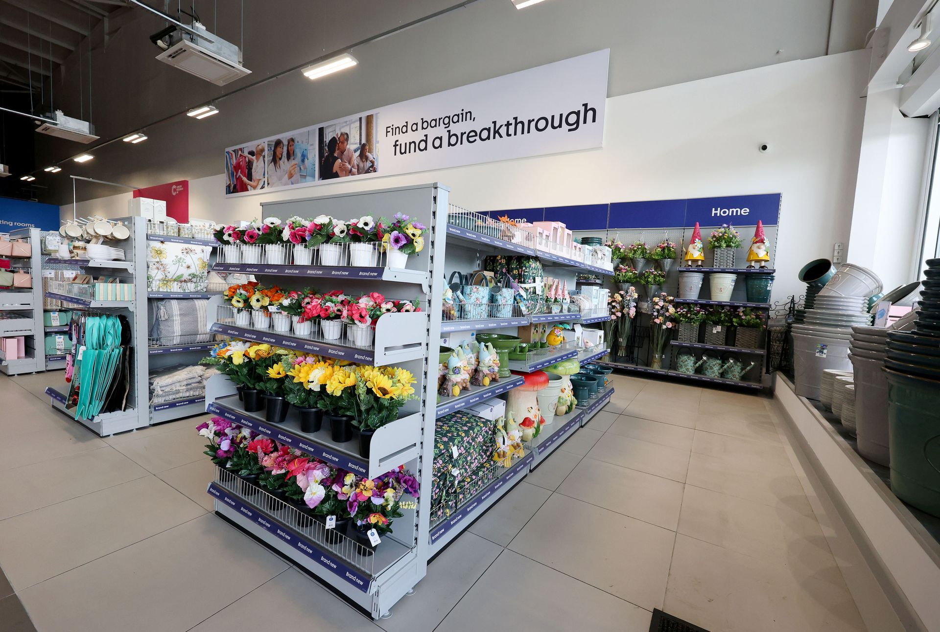 Superstore Branding & Signage for Cancer Research UK Superstore Thurrock
