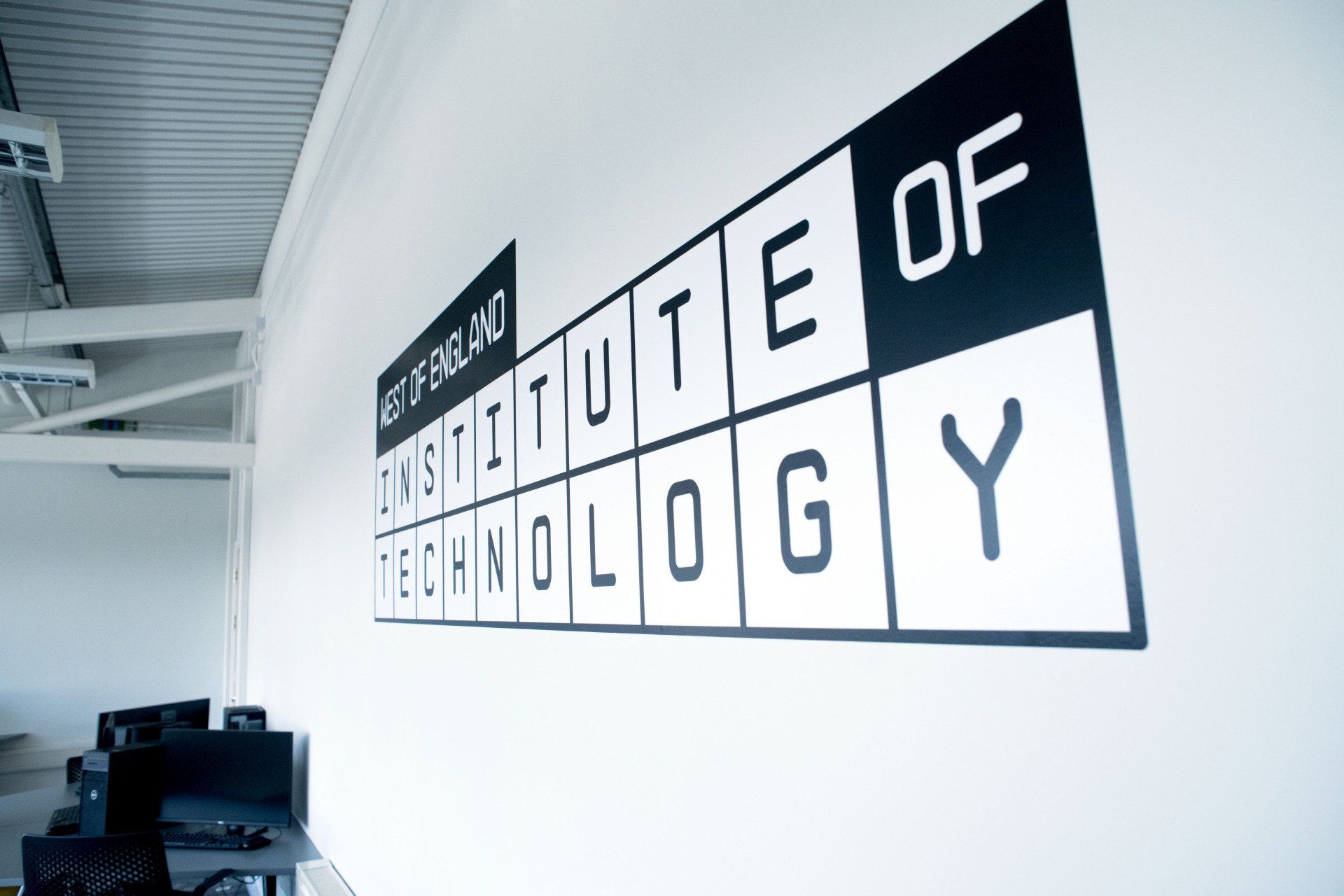 A sign on a wall that says institute of technology