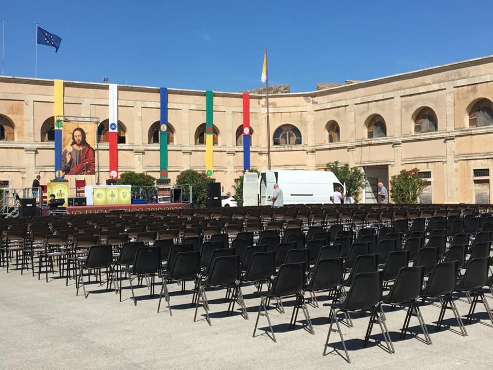 palco per evento religioso all'aperto