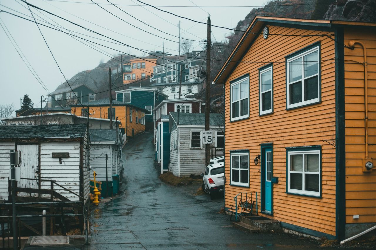 A town with tightly built houses on a rainy day