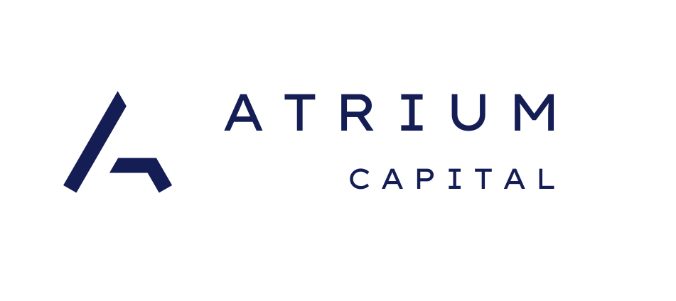 Atrium Capital-Logo auf weißem Hintergrund