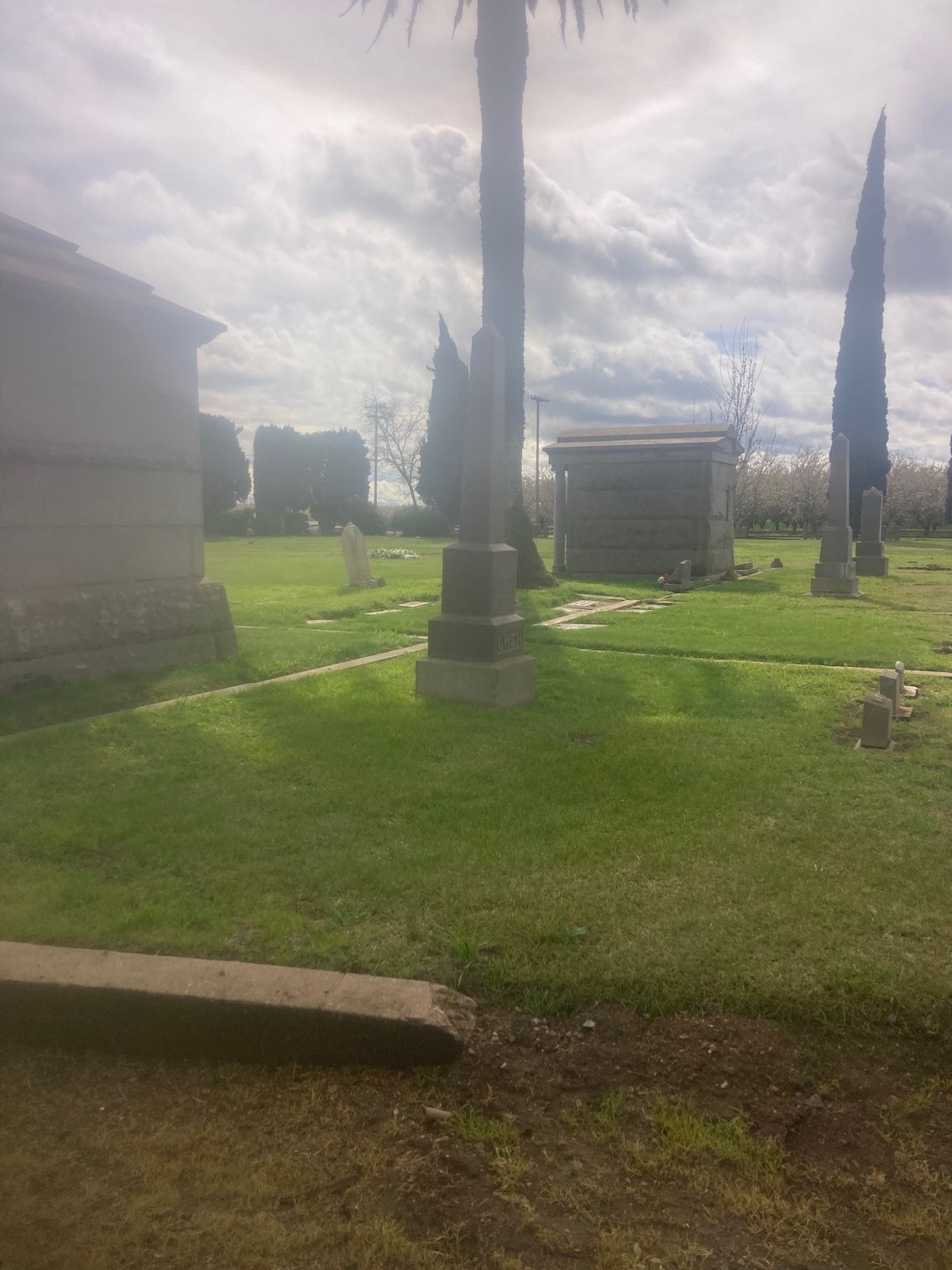 Farmington Memorial Park Cemetery grounds CA